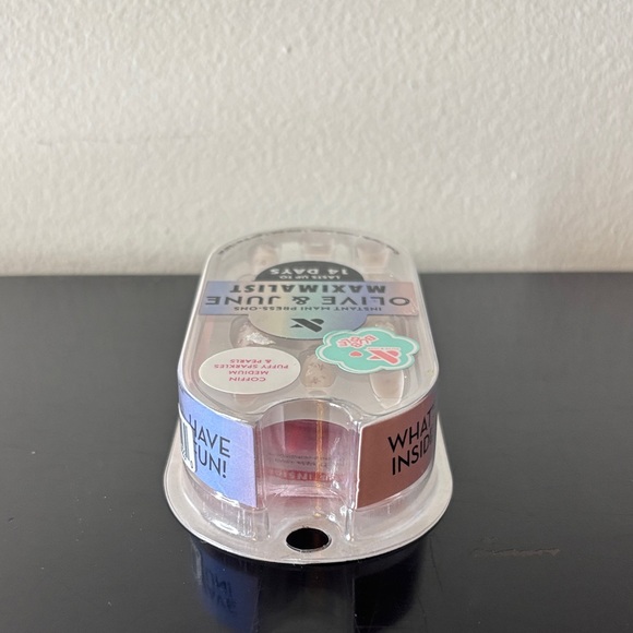 Olive & June Maximalist Instant Mani Press-On Nails - Puffy Sparkles and Pearls - Picture 8 of 8